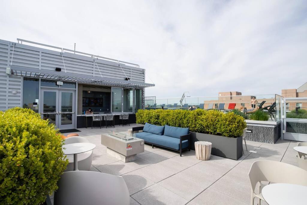 Stylish Condo At Clarendon With Rooftop Views Arlington Luaran gambar