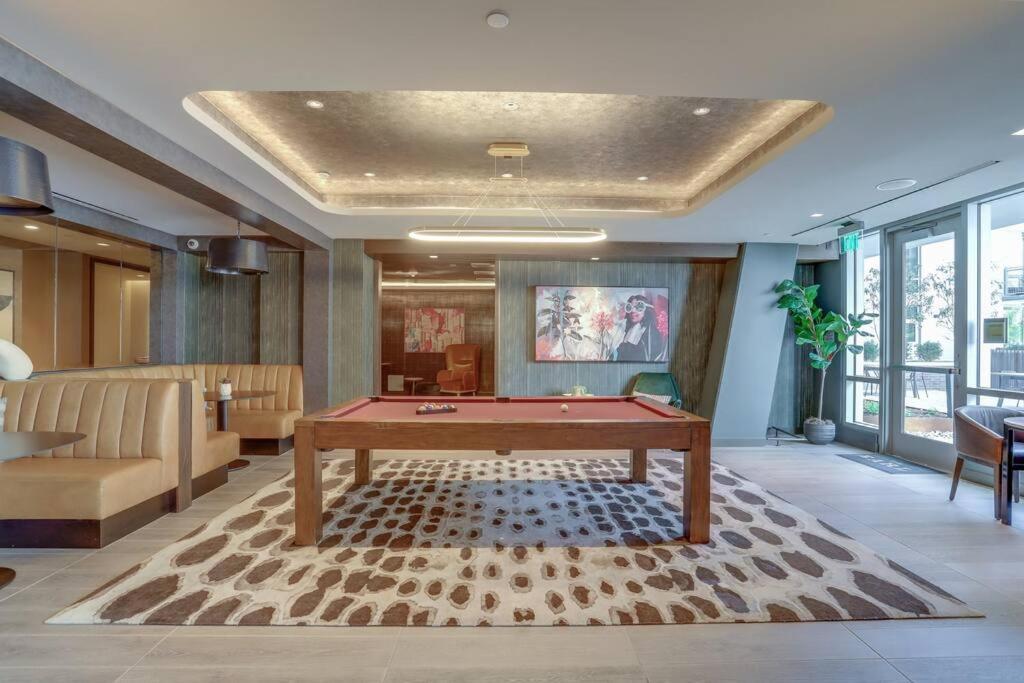 Stylish Condo At Clarendon With Rooftop Views Arlington Luaran gambar