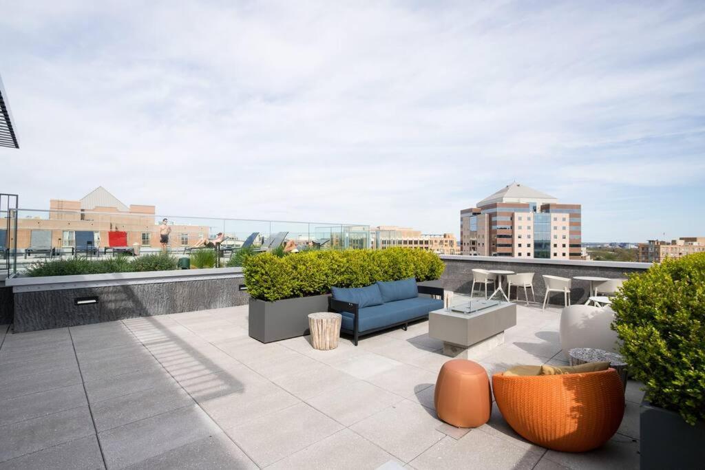 Stylish Condo At Clarendon With Rooftop Views Arlington Luaran gambar