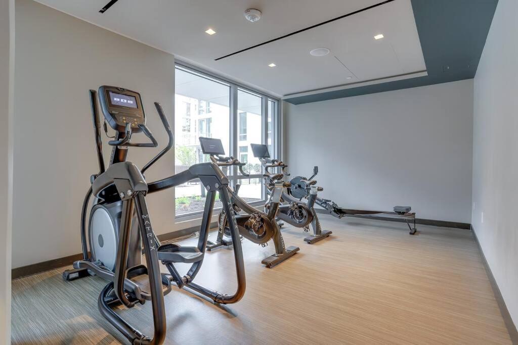 Stylish Condo At Clarendon With Rooftop Views Arlington Luaran gambar