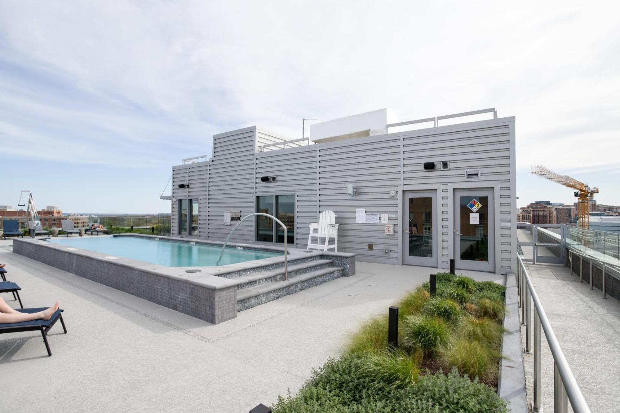 Stylish Condo At Clarendon With Rooftop Views Arlington Luaran gambar