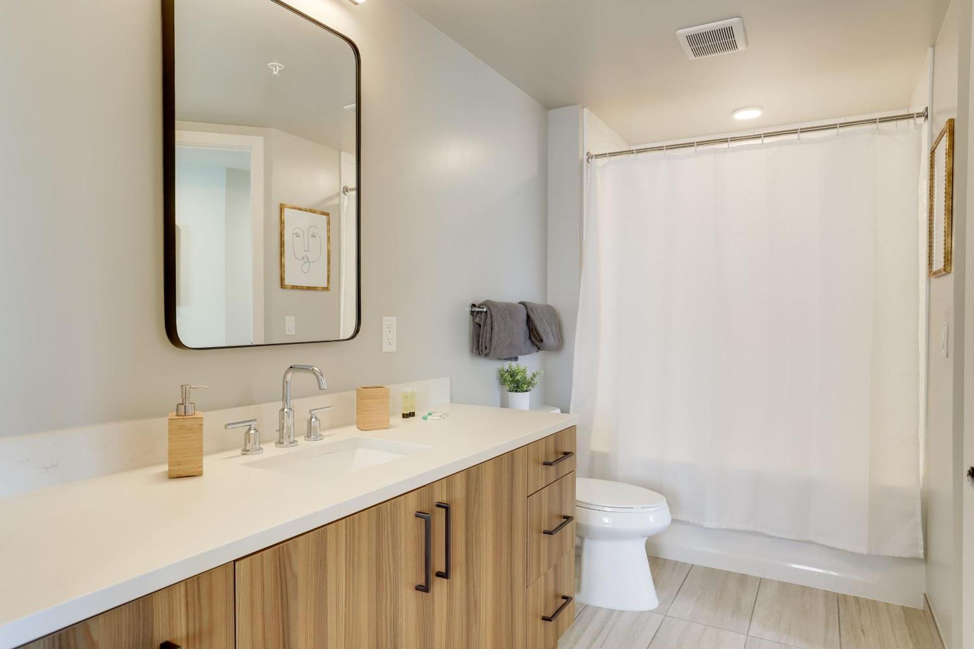 Stylish Condo At Clarendon With Rooftop Views Arlington Luaran gambar