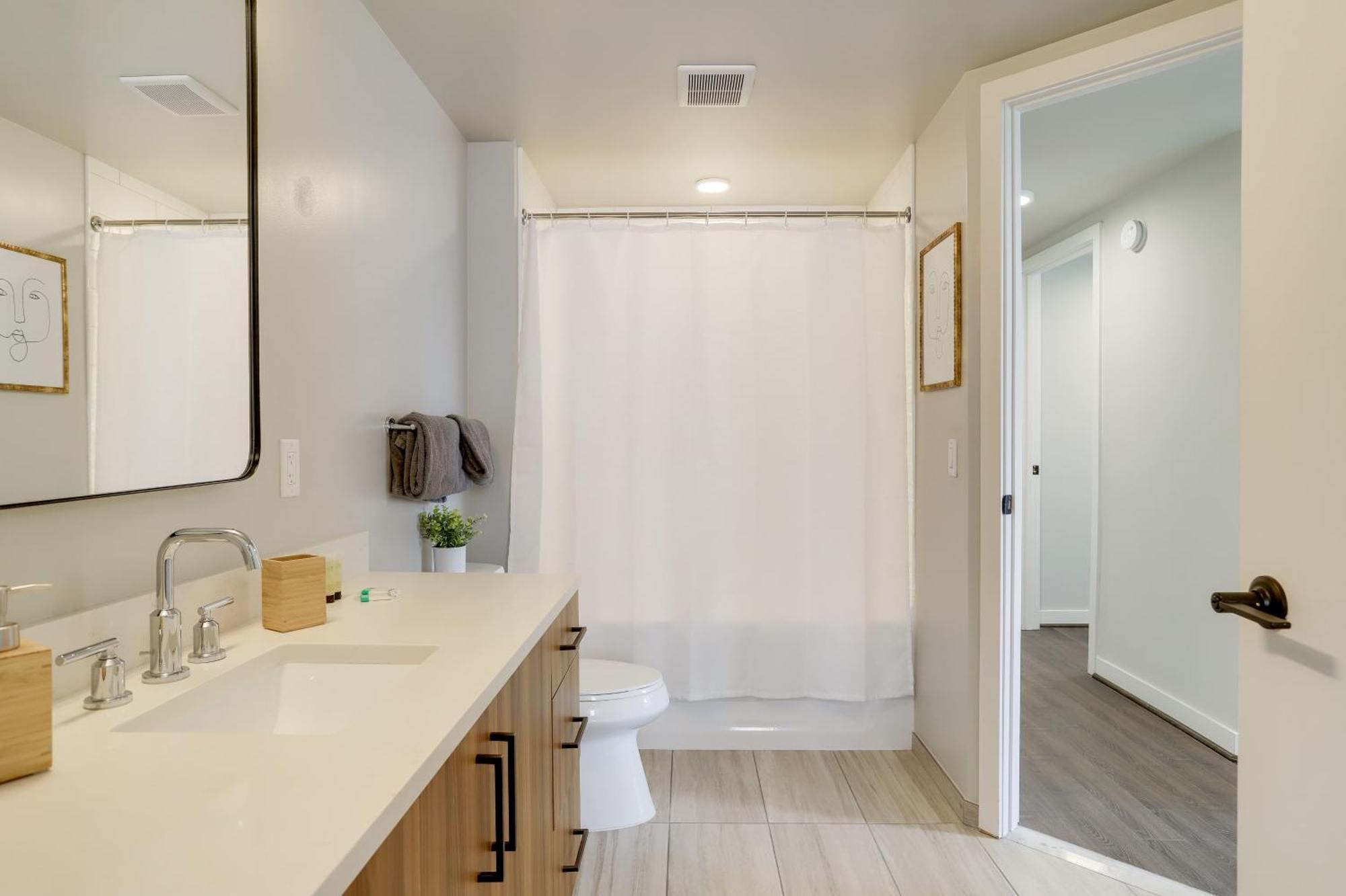 Stylish Condo At Clarendon With Rooftop Views Arlington Luaran gambar