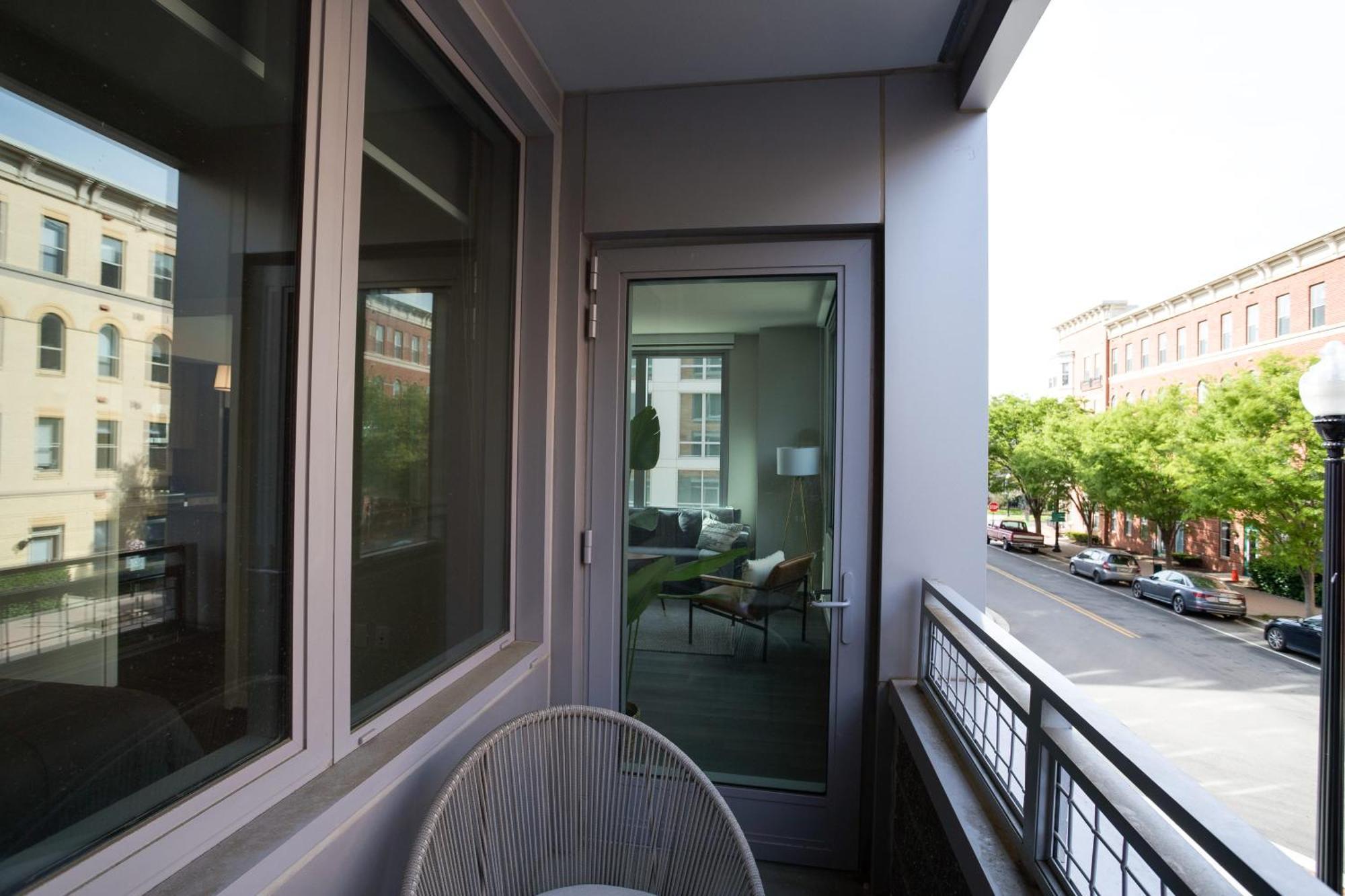 Stylish Condo At Clarendon With Rooftop Views Arlington Luaran gambar