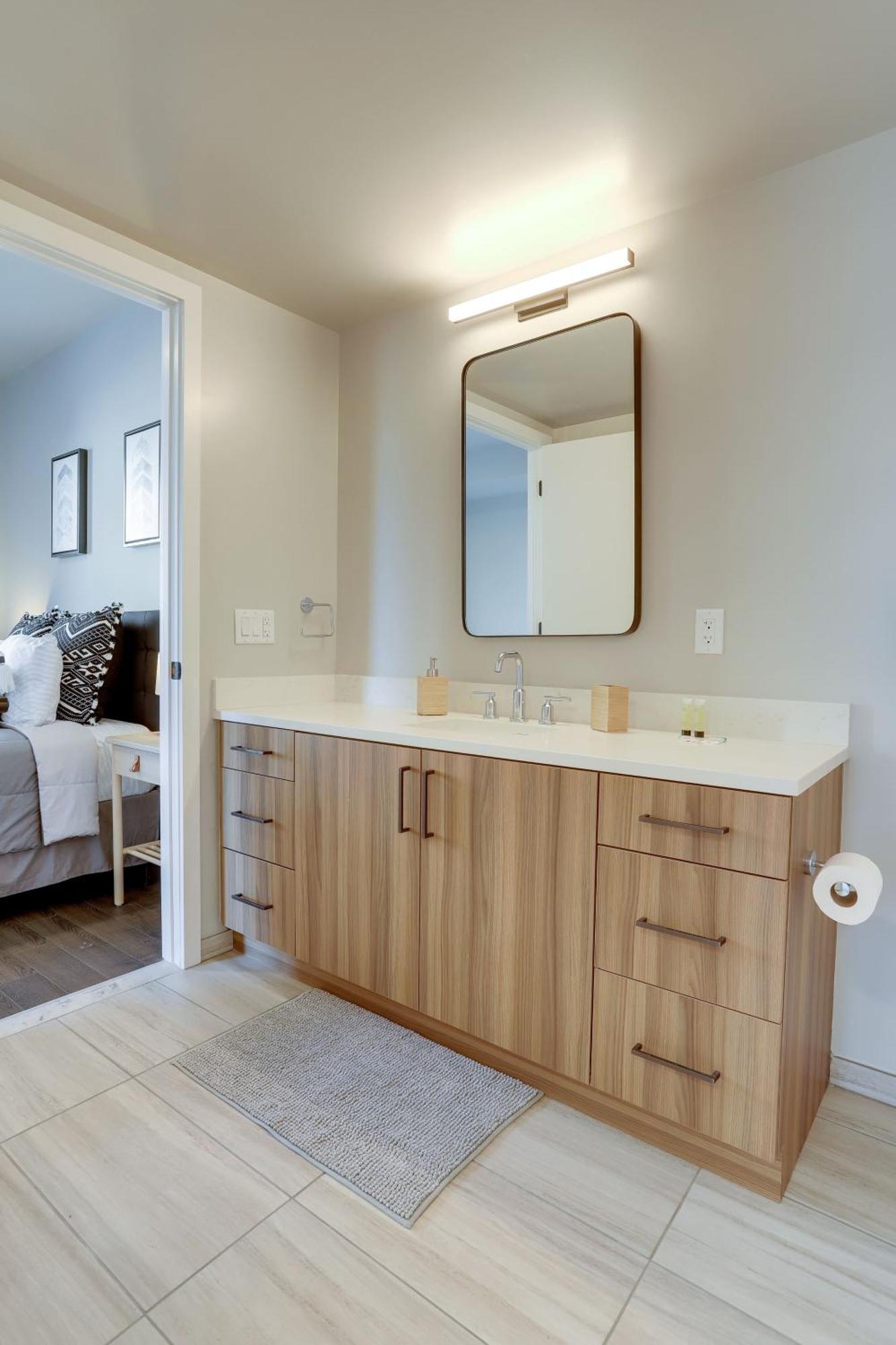 Stylish Condo At Clarendon With Rooftop Views Arlington Luaran gambar